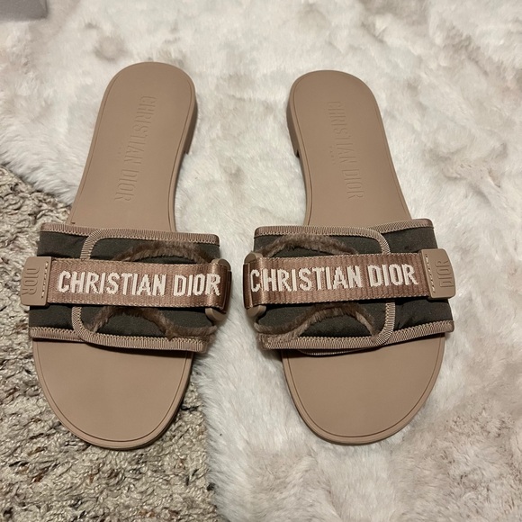 Dior Revolution Slides - Picture 10 of 14